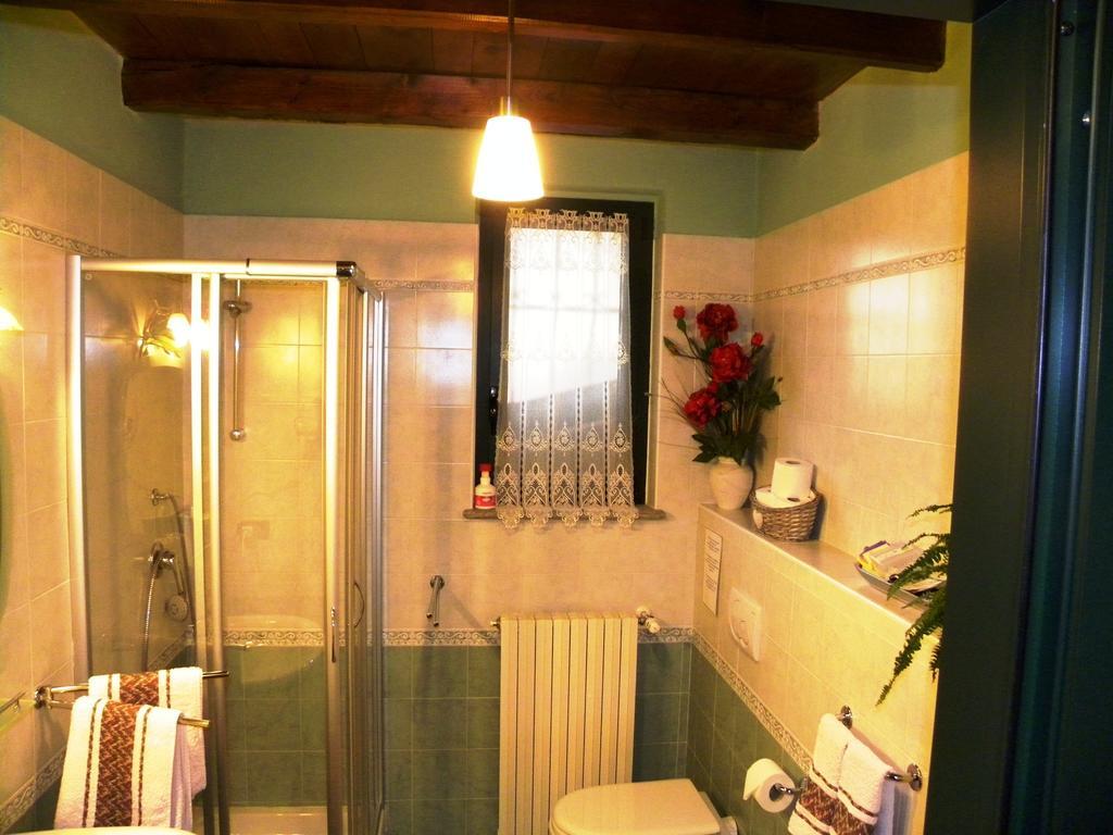Bed&Breakfast La Siepe Pinerolo Rum bild